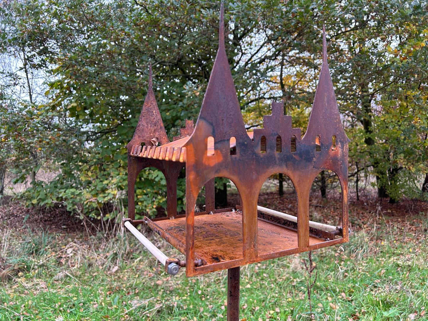 SCHLOSS Vogelhäuschen Vogelfutterhäuschen Vogelhaus Mega cool Handarbeit aussergewöhnlich