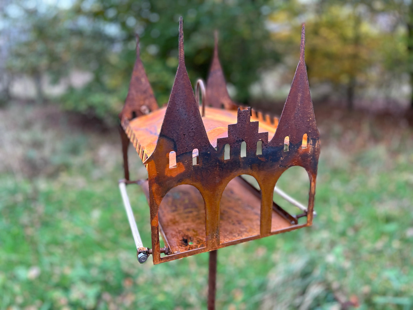 SCHLOSS Vogelhäuschen Vogelfutterhäuschen Vogelhaus Mega cool Handarbeit aussergewöhnlich