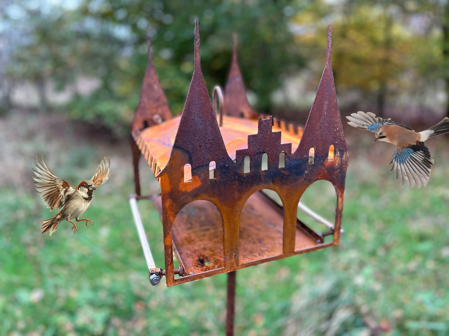 SCHLOSS Vogelhäuschen Vogelfutterhäuschen Vogelhaus Mega cool Handarbeit aussergewöhnlich