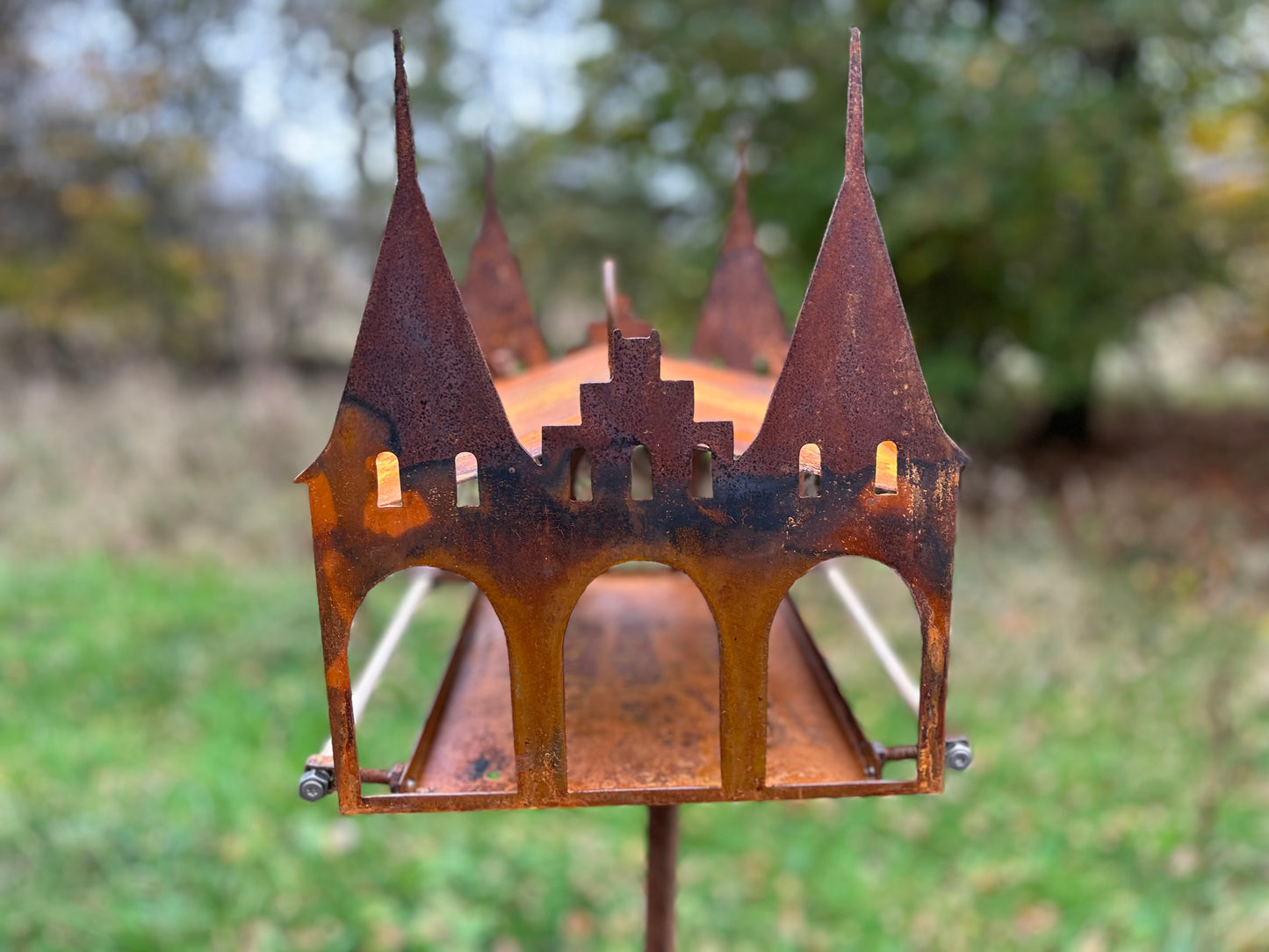 SCHLOSS Vogelhäuschen Vogelfutterhäuschen Vogelhaus Mega cool Handarbeit aussergewöhnlich