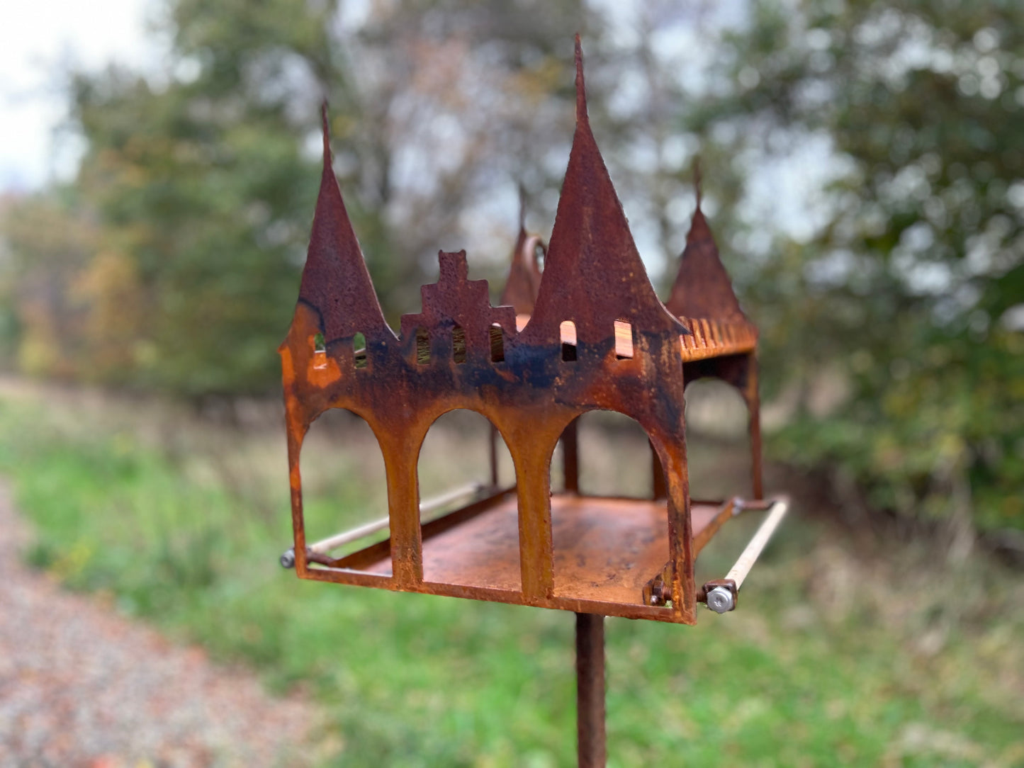 SCHLOSS Vogelhäuschen Vogelfutterhäuschen Vogelhaus Mega cool Handarbeit aussergewöhnlich