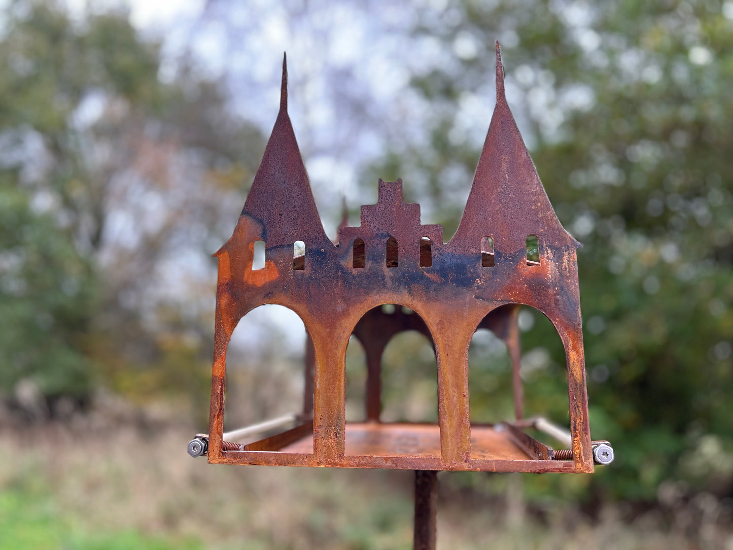 SCHLOSS Vogelhäuschen Vogelfutterhäuschen Vogelhaus Mega cool Handarbeit aussergewöhnlich