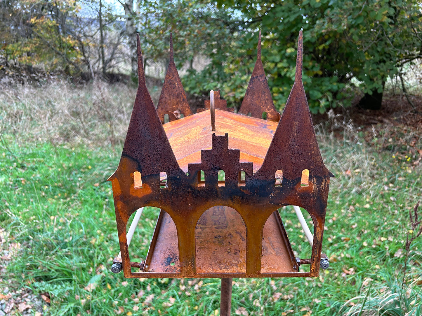 SCHLOSS Vogelhäuschen Vogelfutterhäuschen Vogelhaus Mega cool Handarbeit aussergewöhnlich
