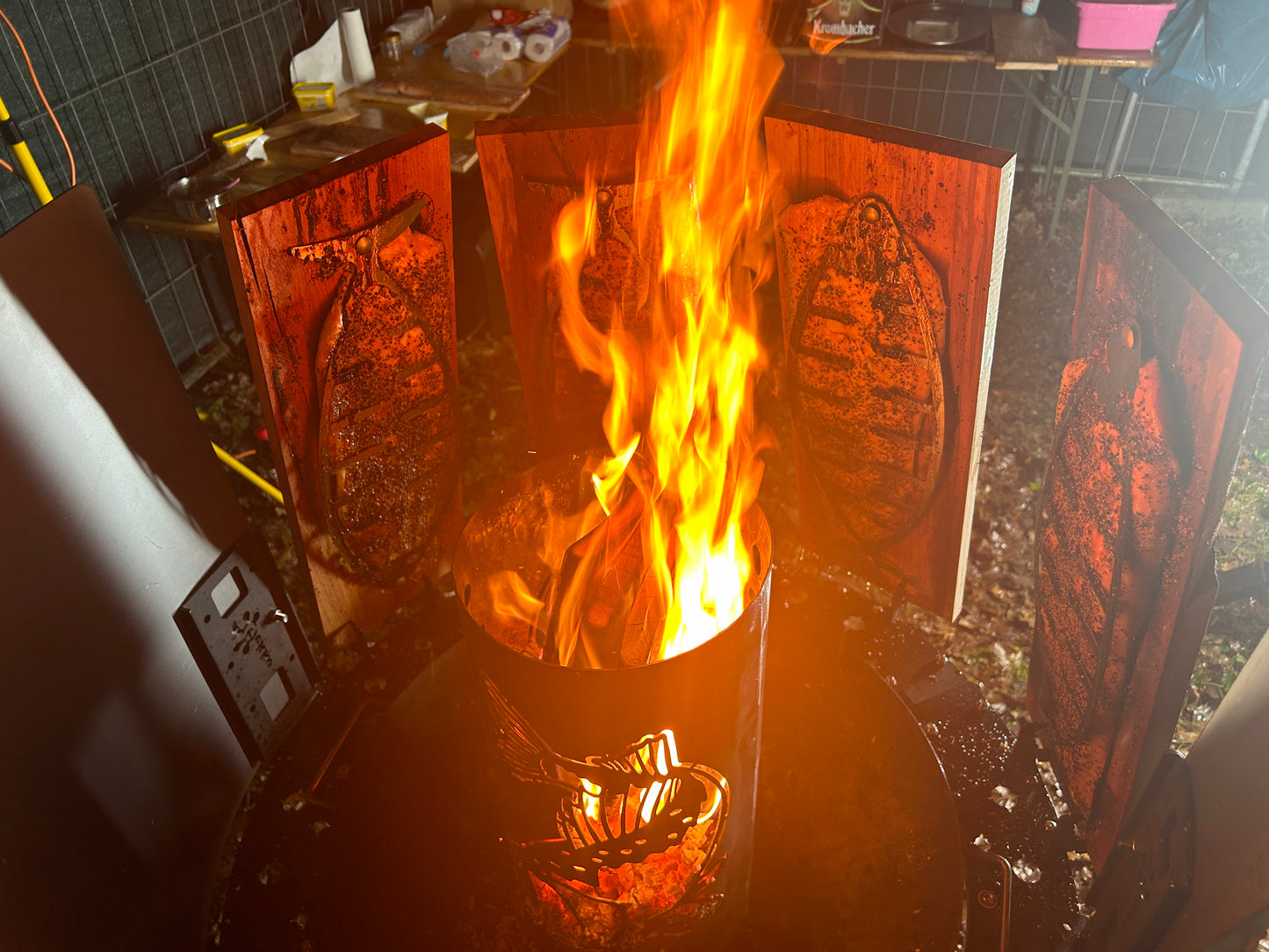 Gluttonne für die Feuerschale zur Flammlachszubereitung