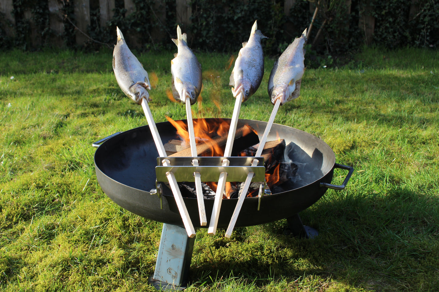 Flammlachs Sets mit Multibretthalter LEO - für Flammlachs und Steckerlfisch oder Bretthalter Normal