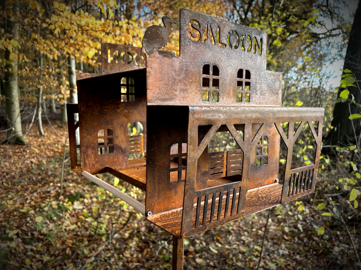 SALOON Vogelhäuschen Vogelfutterhäuschen Vogelhaus Mega cool Handarbeit aussergewöhnlich