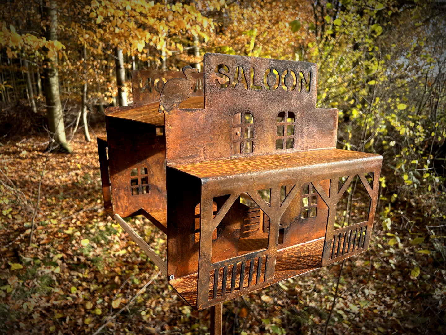 SALOON Vogelhäuschen Vogelfutterhäuschen Vogelhaus Mega cool Handarbeit aussergewöhnlich