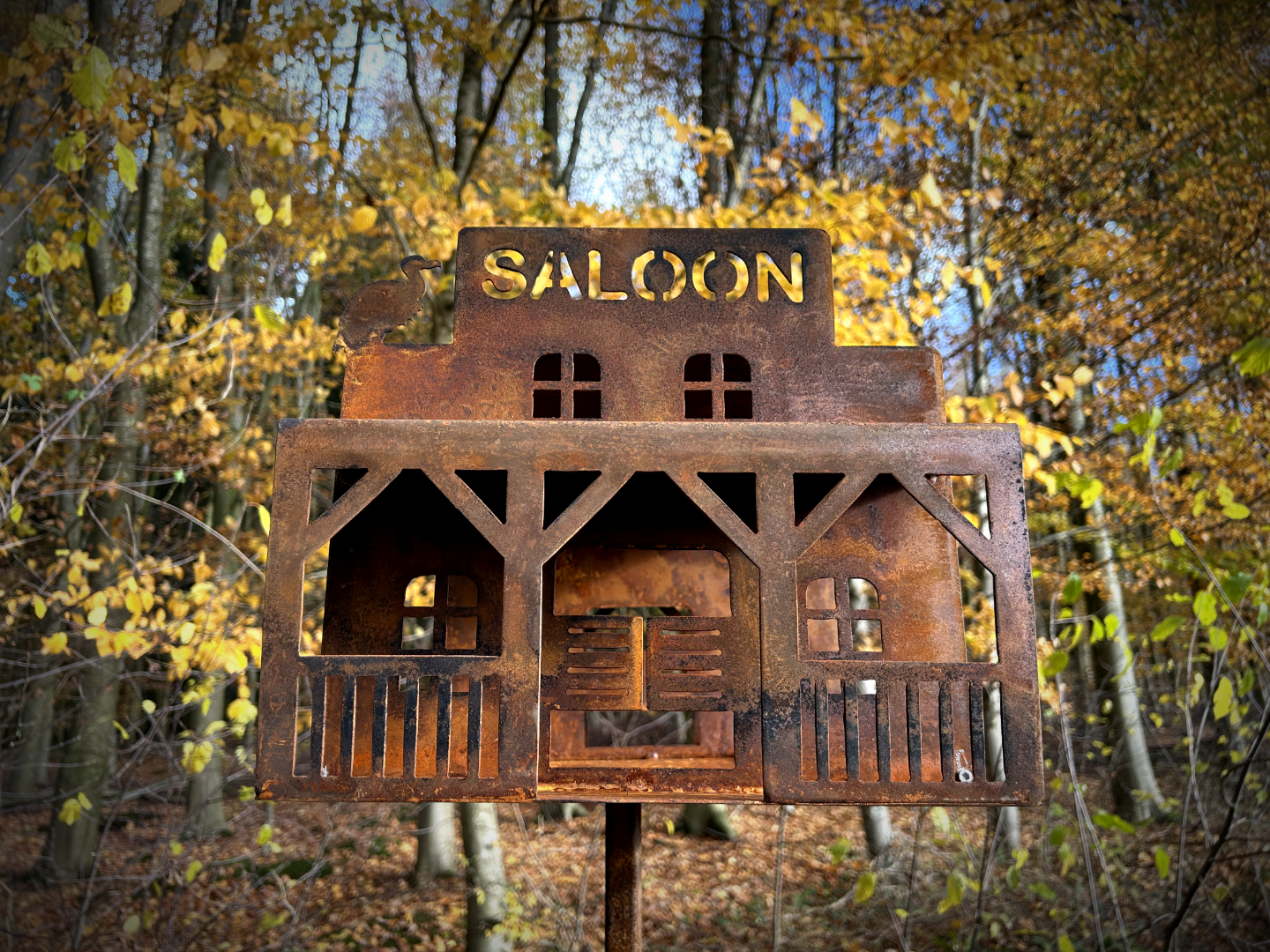 SALOON Vogelhäuschen Vogelfutterhäuschen Vogelhaus Mega cool Handarbeit aussergewöhnlich