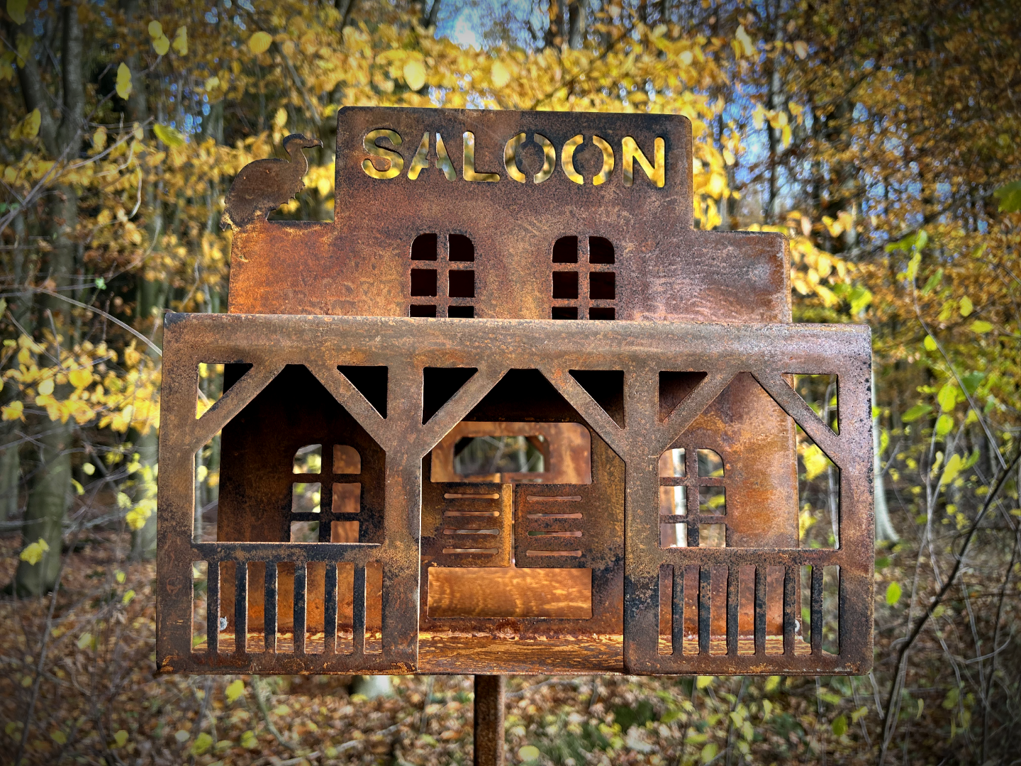 SALOON Vogelhäuschen Vogelfutterhäuschen Vogelhaus Mega cool Handarbeit aussergewöhnlich