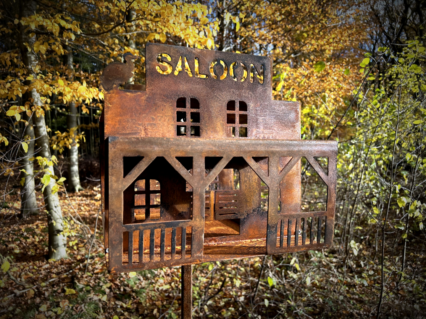 SALOON Vogelhäuschen Vogelfutterhäuschen Vogelhaus Mega cool Handarbeit aussergewöhnlich